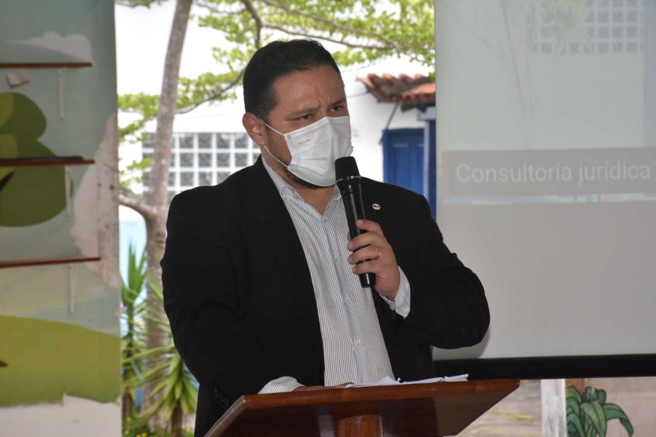 Camacã: Prefeito, Jurídico e Consultoria se reúnem com professores e APLB para dar informação sobre o reajuste do piso salarial